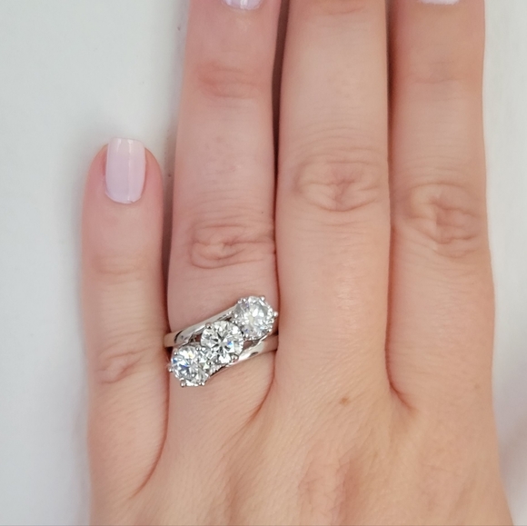 New 3ct Beautiful Moissanite Diamond Ring, Size 7 - Picture 4 of 11